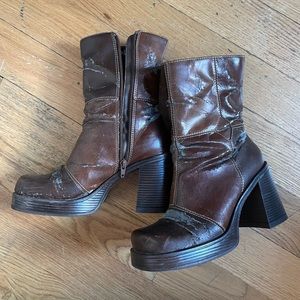 VINTAGE LEI brown platform boots. Y2k bratz boots